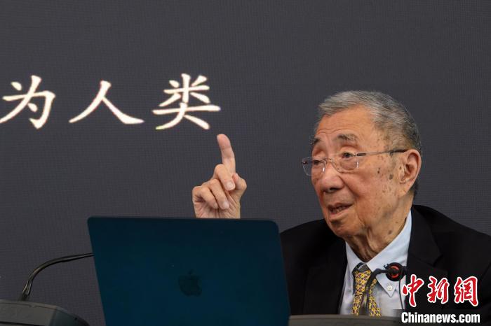 高能論壇上，丁肇中先生與現(xiàn)場聽眾交流。　<a target='_blank' href='/'><p  align=