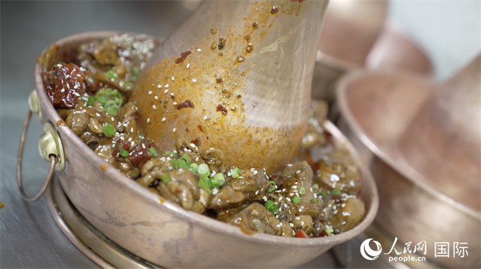 滄州火鍋雞。人民網記者 袁蒙攝