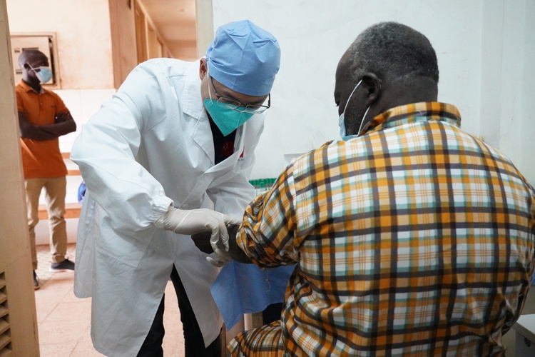 第20批援中非中國醫療隊：不以山海為遠 傳播仁心仁術